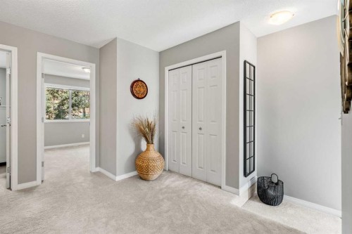 18 Hidden Creek Rise Nw, Calgary, AB - Indoor