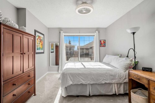 18 Hidden Creek Rise Nw, Calgary, AB - Indoor Photo Showing Bedroom