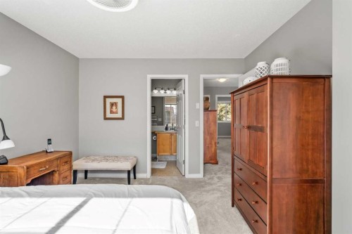 18 Hidden Creek Rise Nw, Calgary, AB - Indoor Photo Showing Bedroom