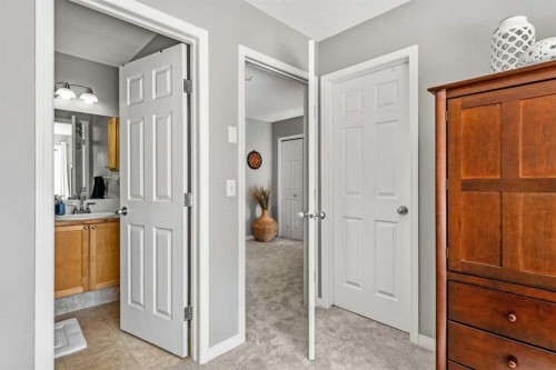 18 Hidden Creek Rise Nw, Calgary, AB - Indoor Photo Showing Other Room