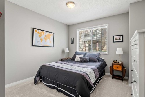 18 Hidden Creek Rise Nw, Calgary, AB - Indoor Photo Showing Bedroom