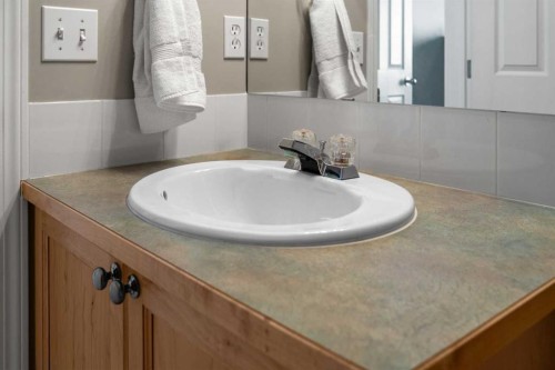 18 Hidden Creek Rise Nw, Calgary, AB - Indoor Photo Showing Bathroom