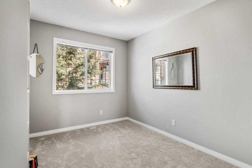 18 Hidden Creek Rise Nw, Calgary, AB - Indoor Photo Showing Other Room