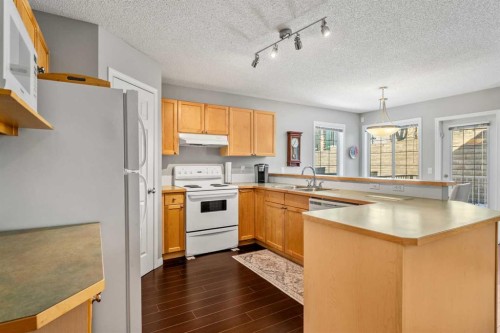 18 Hidden Creek Rise Nw, Calgary, AB - Indoor Photo Showing Kitchen With Double Sink