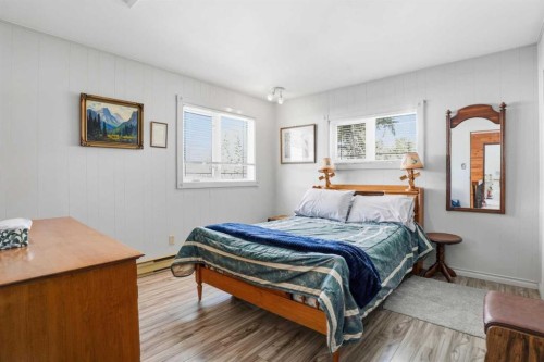707 7 Street, Ross Haven, AB - Indoor Photo Showing Bedroom