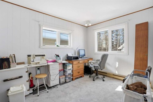 707 7 Street, Ross Haven, AB - Indoor Photo Showing Office