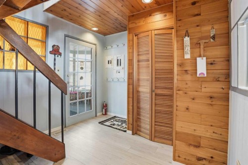 707 7 Street, Ross Haven, AB - Indoor Photo Showing Other Room
