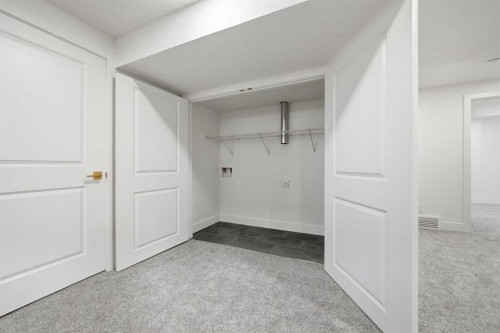 1016 Mapleglade Drive Se, Calgary, AB - Indoor Photo Showing Other Room