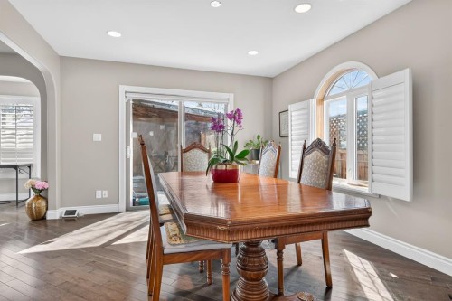 1027 75 Avenue Sw, Calgary, AB - Indoor Photo Showing Dining Room