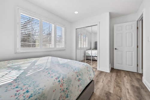 1027 75 Avenue Sw, Calgary, AB - Indoor Photo Showing Bedroom