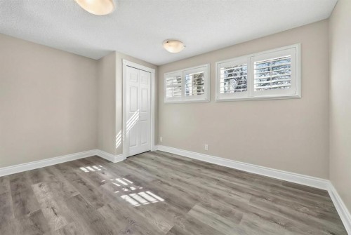1027 75 Avenue Sw, Calgary, AB - Indoor Photo Showing Other Room