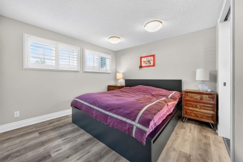 1027 75 Avenue Sw, Calgary, AB - Indoor Photo Showing Bedroom