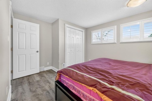 1027 75 Avenue Sw, Calgary, AB - Indoor Photo Showing Bedroom