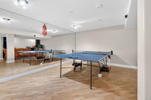 1027 75 Avenue Sw, Calgary, AB - Indoor Photo Showing Other Room