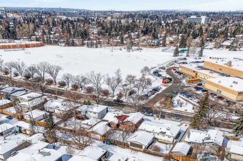 1027 75 Avenue Sw, Calgary, AB - Outdoor With View