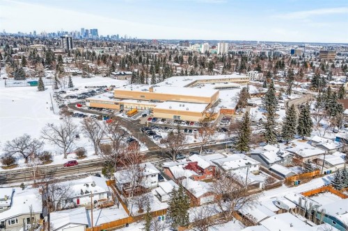 1027 75 Avenue Sw, Calgary, AB - Outdoor With View