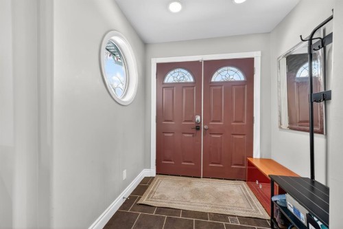 1027 75 Avenue Sw, Calgary, AB - Indoor Photo Showing Other Room