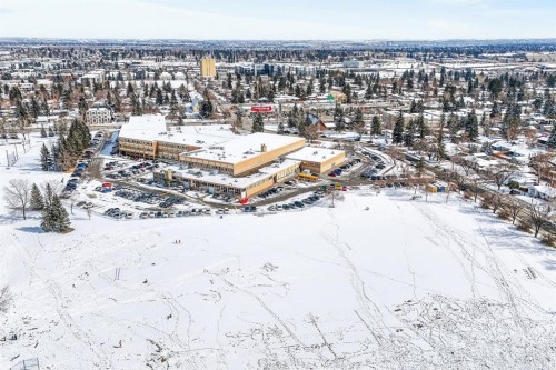 1027 75 Avenue Sw, Calgary, AB - Outdoor With View