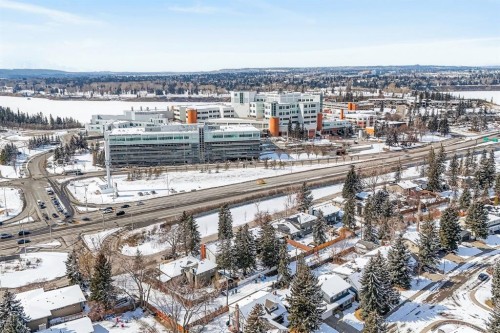 1027 75 Avenue Sw, Calgary, AB - Outdoor With View