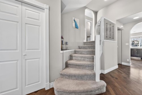 1027 75 Avenue Sw, Calgary, AB - Indoor Photo Showing Other Room