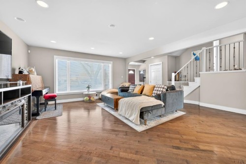 1027 75 Avenue Sw, Calgary, AB - Indoor