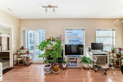 209-333 Riverfront Avenue Se, Calgary, AB - Indoor Photo Showing Office
