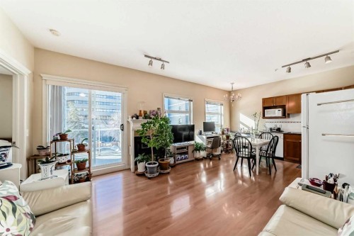 209-333 Riverfront Avenue Se, Calgary, AB - Indoor Photo Showing Living Room