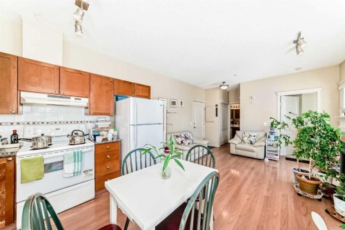 209-333 Riverfront Avenue Se, Calgary, AB - Indoor Photo Showing Kitchen