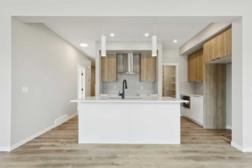302 Hotchkiss Common Se, Calgary, AB - Indoor Photo Showing Kitchen