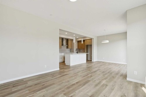 302 Hotchkiss Common Se, Calgary, AB - Indoor Photo Showing Kitchen