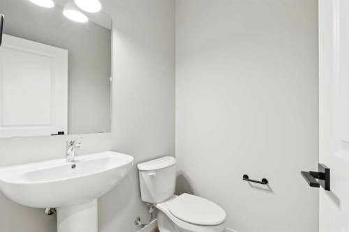 302 Hotchkiss Common Se, Calgary, AB - Indoor Photo Showing Bathroom