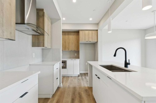 302 Hotchkiss Common Se, Calgary, AB - Indoor Photo Showing Kitchen