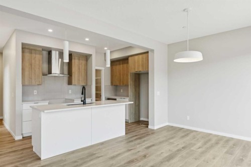 302 Hotchkiss Common Se, Calgary, AB - Indoor Photo Showing Kitchen