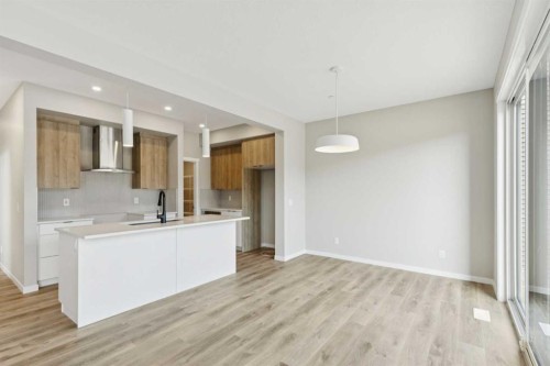 302 Hotchkiss Common Se, Calgary, AB - Indoor Photo Showing Kitchen