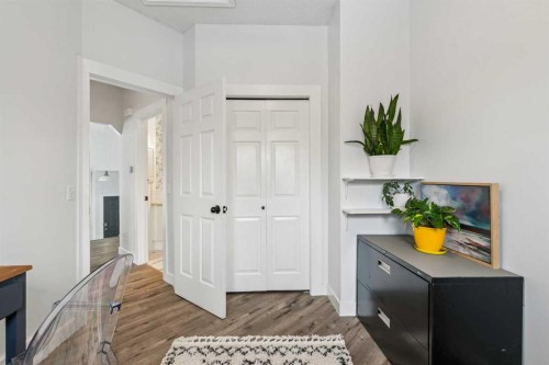 225 Somerset Drive Sw, Calgary, AB - Indoor Photo Showing Other Room