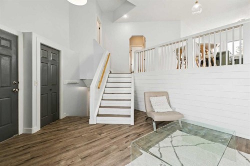 225 Somerset Drive Sw, Calgary, AB - Indoor Photo Showing Other Room