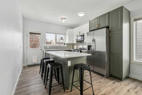 225 Somerset Drive Sw, Calgary, AB - Indoor Photo Showing Kitchen With Upgraded Kitchen