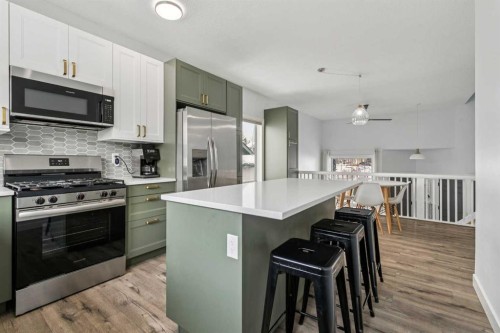 225 Somerset Drive Sw, Calgary, AB - Indoor Photo Showing Kitchen