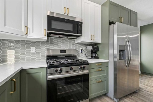 225 Somerset Drive Sw, Calgary, AB - Indoor Photo Showing Kitchen