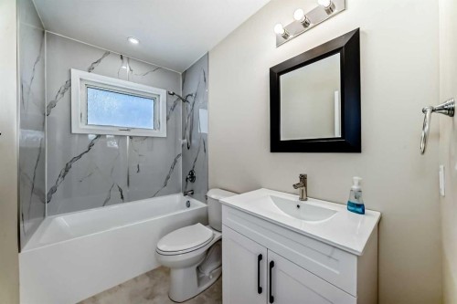 2007 Cottonwood Crescent Se, Calgary, AB - Indoor Photo Showing Bathroom