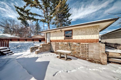 2007 Cottonwood Crescent Se, Calgary, AB - Outdoor