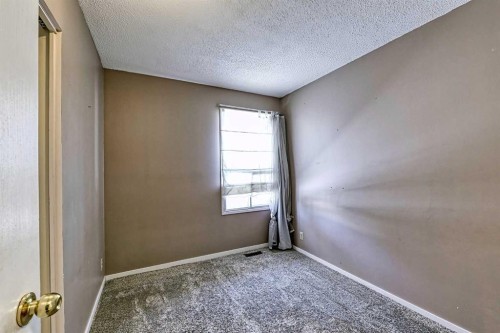 3523 48 Street Ne, Calgary, AB - Indoor Photo Showing Other Room