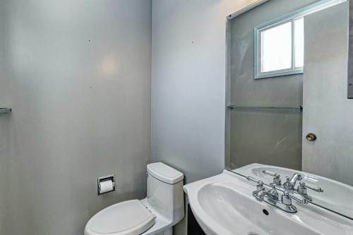 3523 48 Street Ne, Calgary, AB - Indoor Photo Showing Bathroom