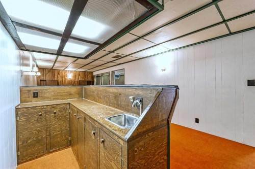 3523 48 Street Ne, Calgary, AB - Indoor Photo Showing Kitchen