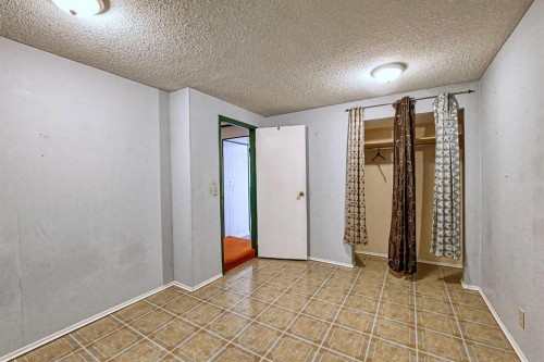 3523 48 Street Ne, Calgary, AB - Indoor Photo Showing Other Room