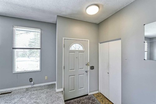 3523 48 Street Ne, Calgary, AB - Indoor Photo Showing Other Room