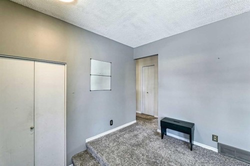 3523 48 Street Ne, Calgary, AB - Indoor Photo Showing Other Room