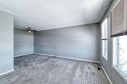 3523 48 Street Ne, Calgary, AB - Indoor Photo Showing Other Room