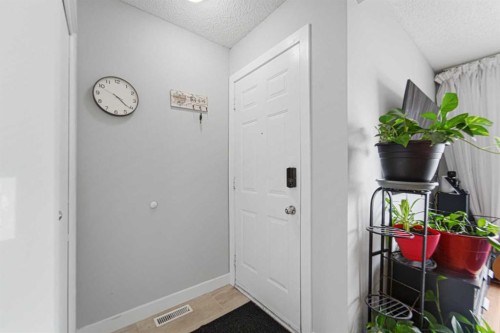 78 Martinview Crescent Ne, Calgary, AB - Indoor Photo Showing Other Room