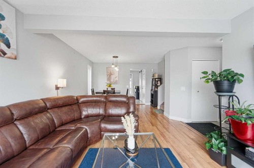 78 Martinview Crescent Ne, Calgary, AB - Indoor Photo Showing Living Room